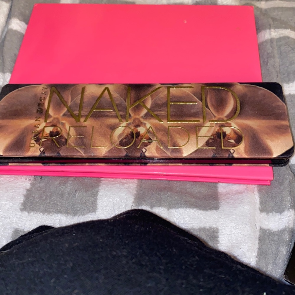 Urban decay naked reloaded eyeshadow palette